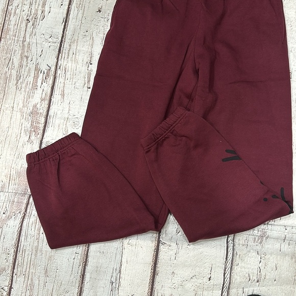 PINK BY VICTORIA’S SECRET FLEECE RELAXED SWEATPANTS RICH MAROON SCRIPT LOGO - Picture 7 of 13